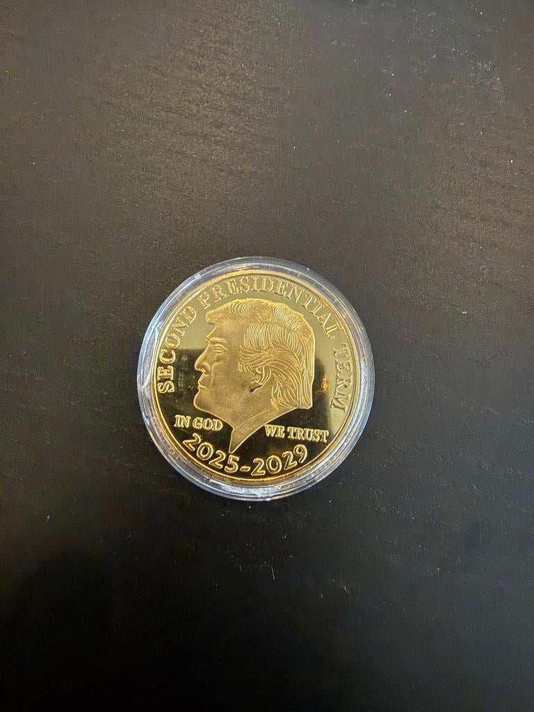 Nep Gouden Trump Munt in Plastic Omhulsel, Ophalen of Verzenden, Overige landen, Losse munt, Goud