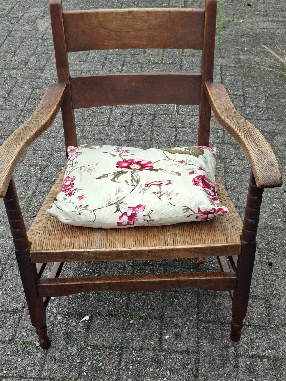 Antieke houten stoel met biezen zitting, Ophalen