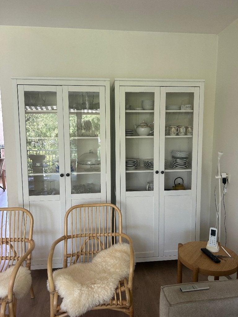 Hemnes vitrinekasten, Huis en Inrichting, Kasten | Vitrinekasten, Ophalen, 150 tot 200 cm, 25 tot 50 cm, Gebruikt
