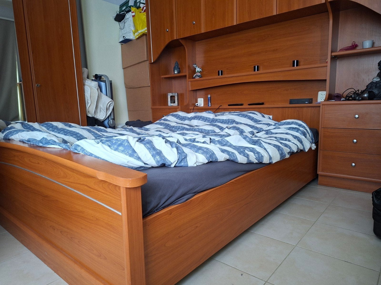 bedkast met aparte 3deurs kast, Ophalen, Gebruikt, Tweepersoons