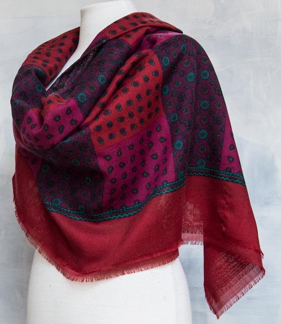 Stola, Kleding | Dames, Mutsen, Sjaals en Handschoenen, Ophalen of Verzenden, Zo goed als nieuw, Maat 46/48 (XL) of groter, Sjaal