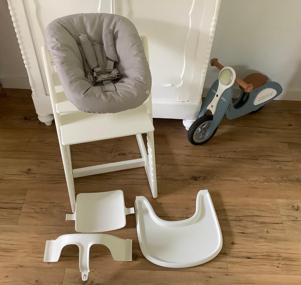 Stokke Tripp Trapp stoel Newborn stoeltje Babyset Tafelblad, Ophalen, Zo goed als nieuw, Meegroeistoel