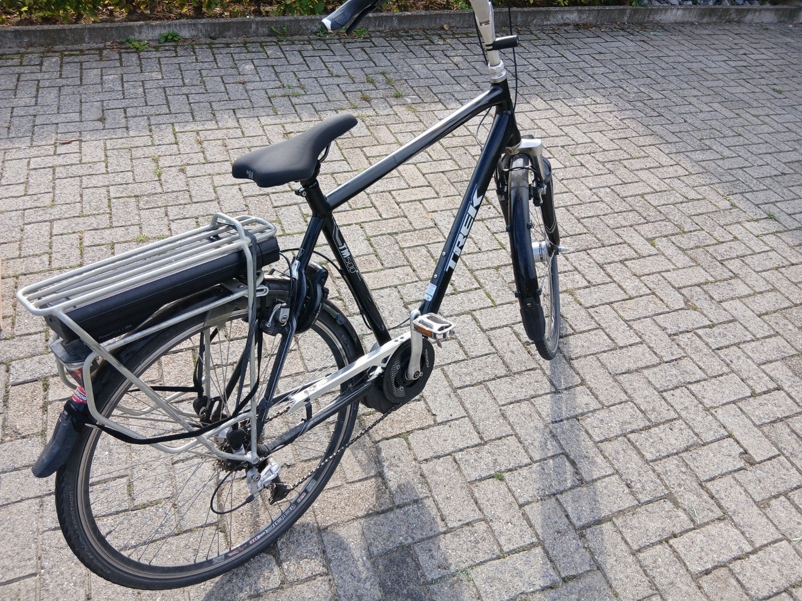 Trek elektrische fiets met acculader. Let op framemaat 61cm., Gebruikt, 59 cm of meer, 50 km per accu of meer, Ophalen