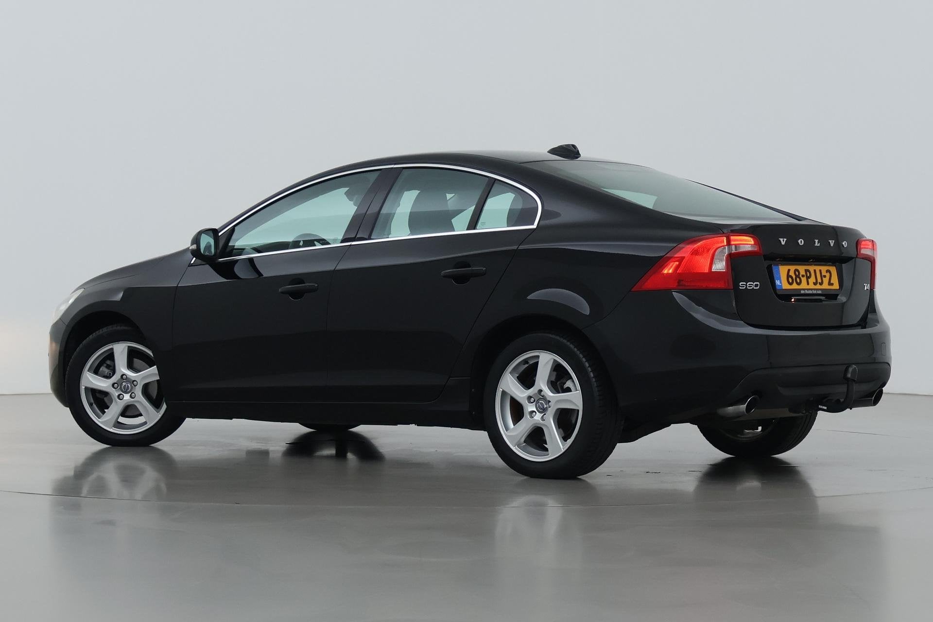 Volvo S60 1.6 T4 Momentum | 89dkm! | Trekhaak | PDC V+A | Cr, Auto's, Volvo, Voorwielaandrijving, Gebruikt, Zwart, 4 cilinders