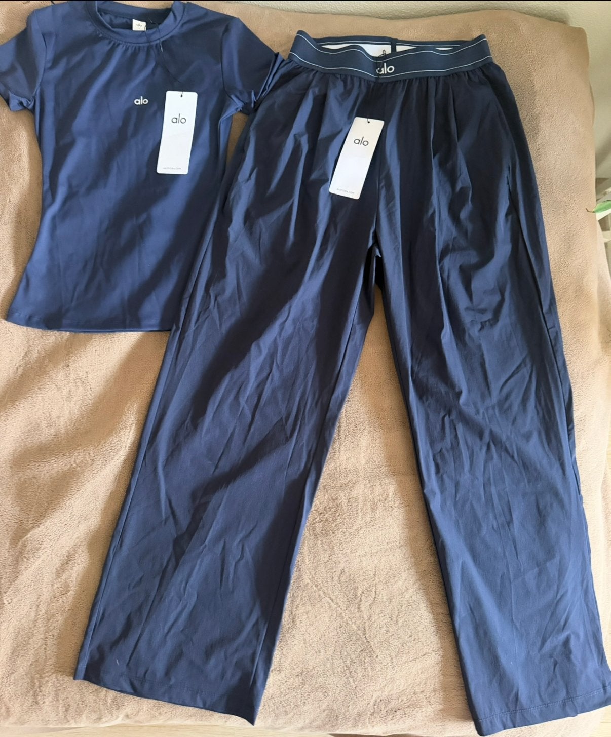 Alo Yoga Set - Donkerblauw - Maat S, Blauw, Nieuw, Ophalen of Verzenden, Maat 36 (S)