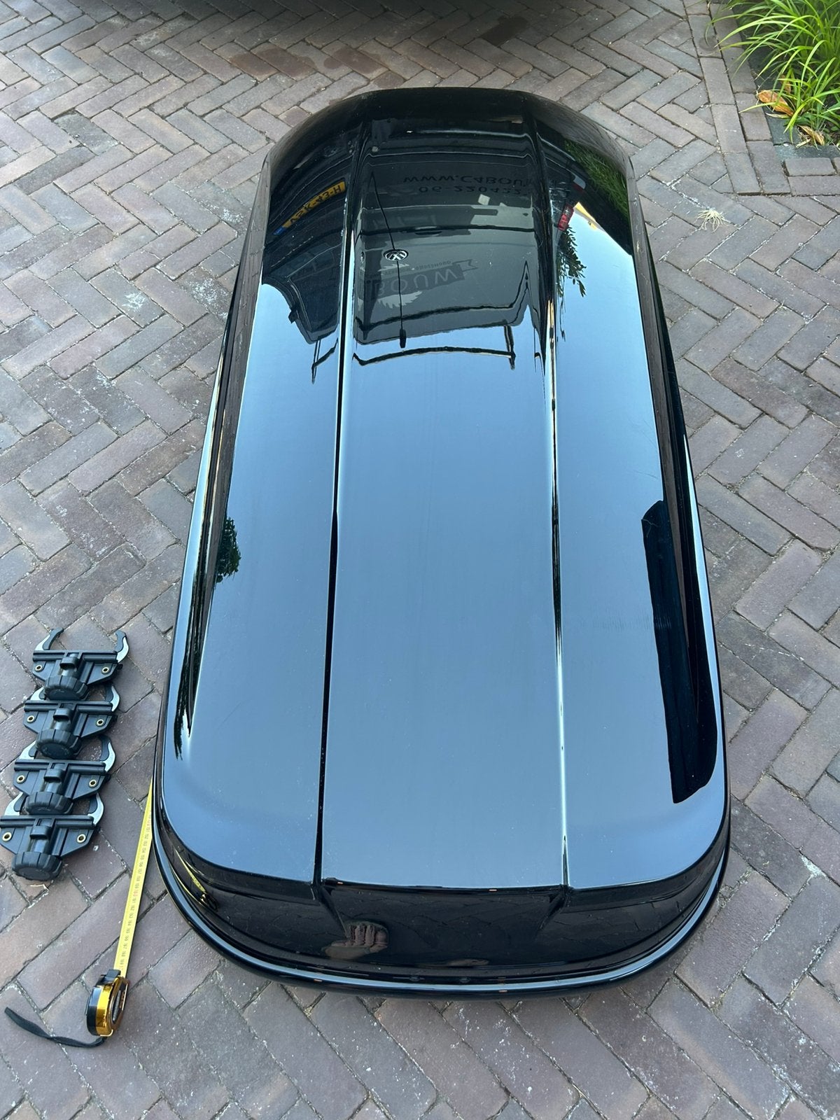 Volvo dakkoffer 200 black glossy + dragers (volvo XC40 oa), Ophalen, Zo goed als nieuw