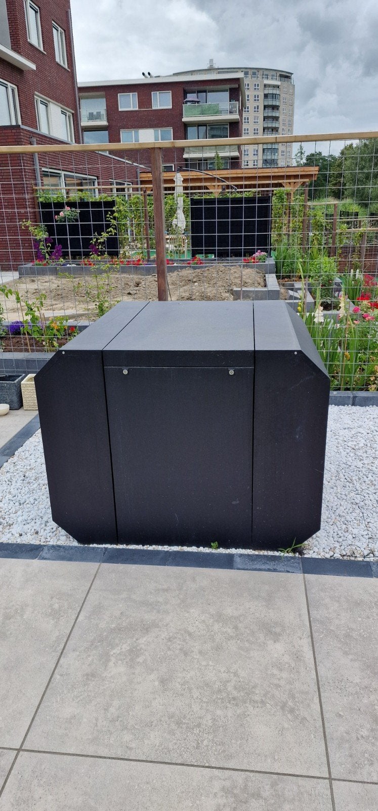 Stijlvolle Zwarte beschermbox voor Buiten, 6 maanden oud, Ophalen