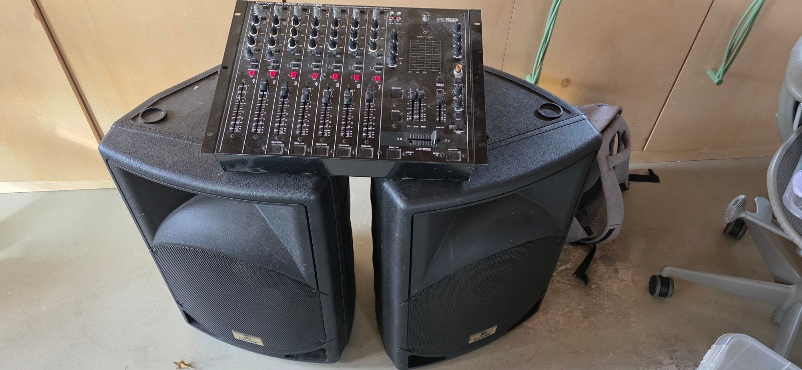 2x Devine Artis  actieve speakers met Behringer mixer, Ophalen, Gebruikt