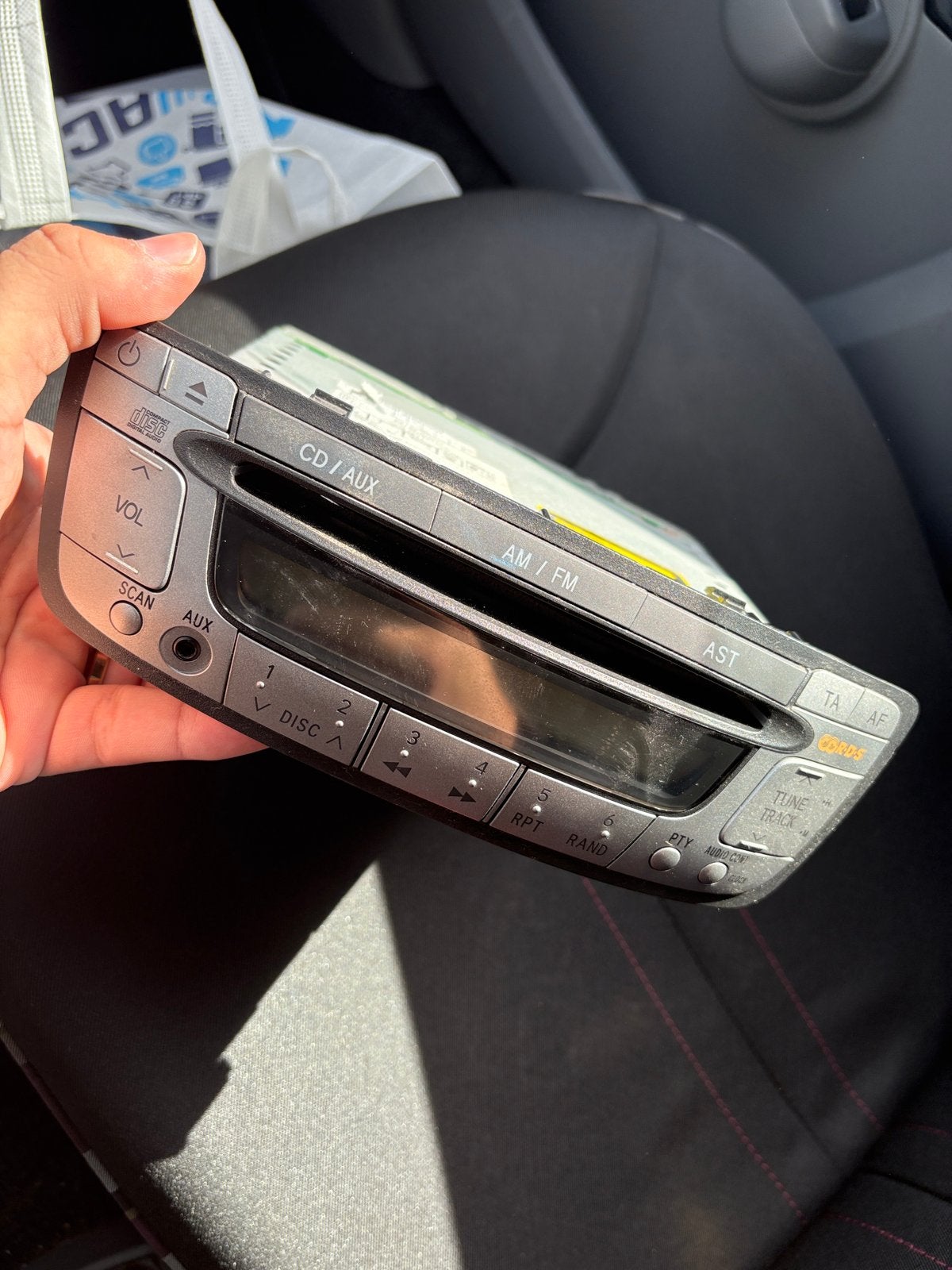 Toyota Aygo / Peugeot 107 / Citroen C1 radio AUX CD, Ophalen of Verzenden, Gebruikt
