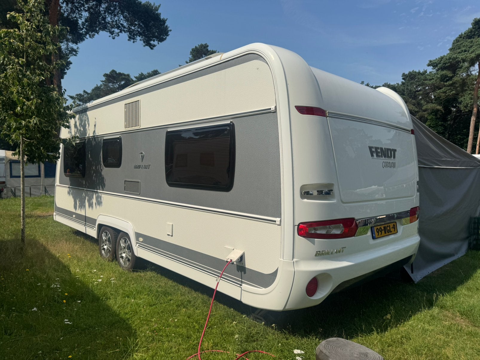 Fendt Brillant 590 | Douche | Airco | Top staat, Caravans en Kamperen, Rondzit, Frans bed, Particulier, Fendt