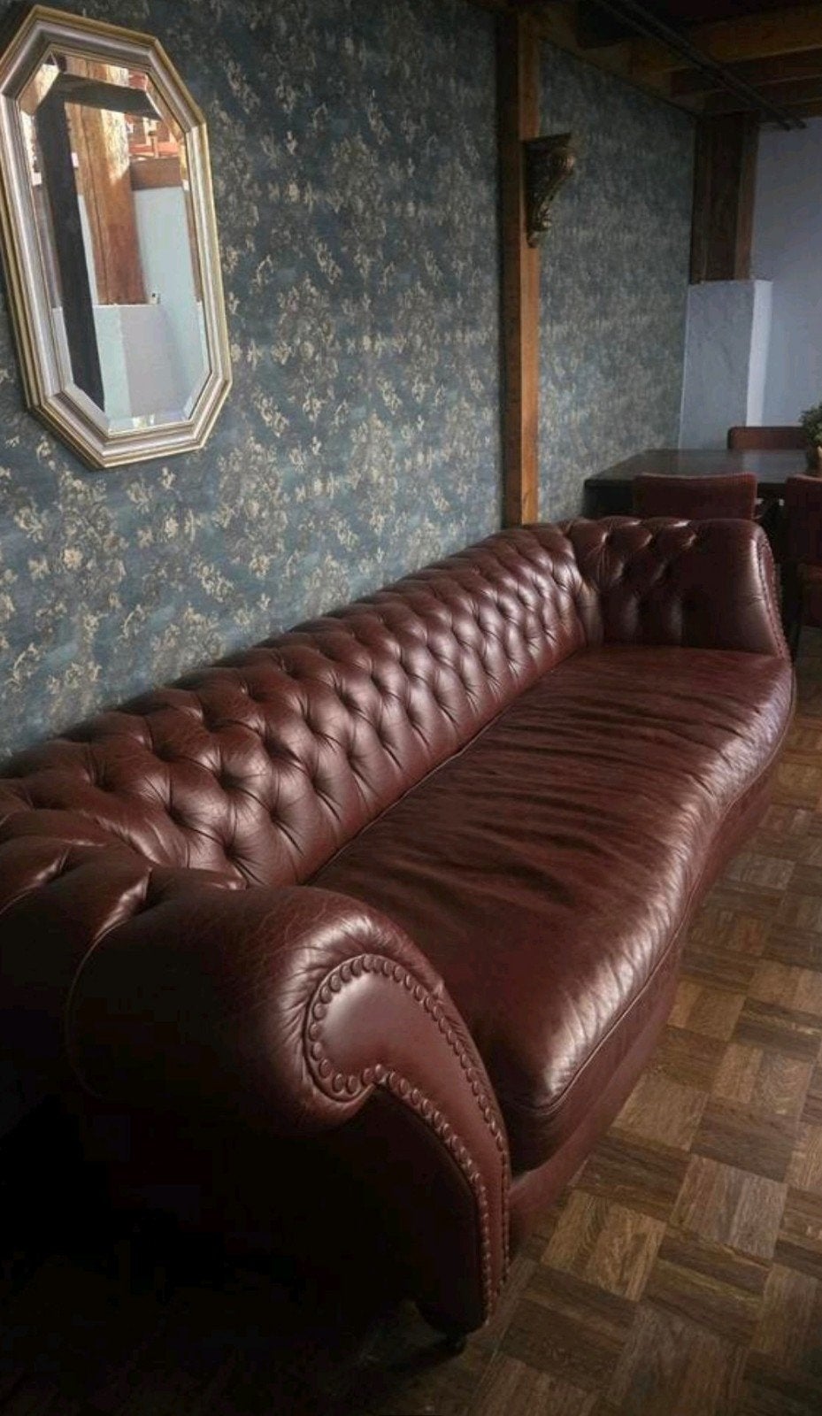 Prachtige bruine leren bank Chesterfieldstijl, Ophalen, Interieurstyling, Info@chesterbank.nl, Driepersoons