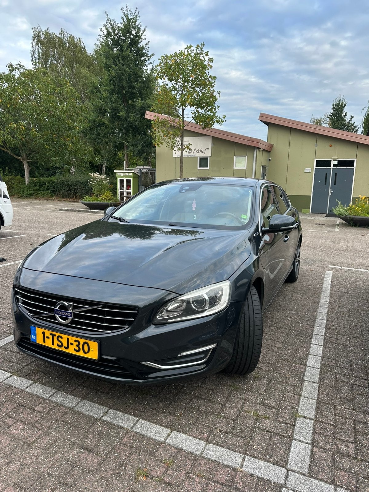 Volvo V60 D6 215pk Plug-in Hybrid 2014 Grijs, Auto's, 1849 kg, 1800 kg, Particulier, Te koop