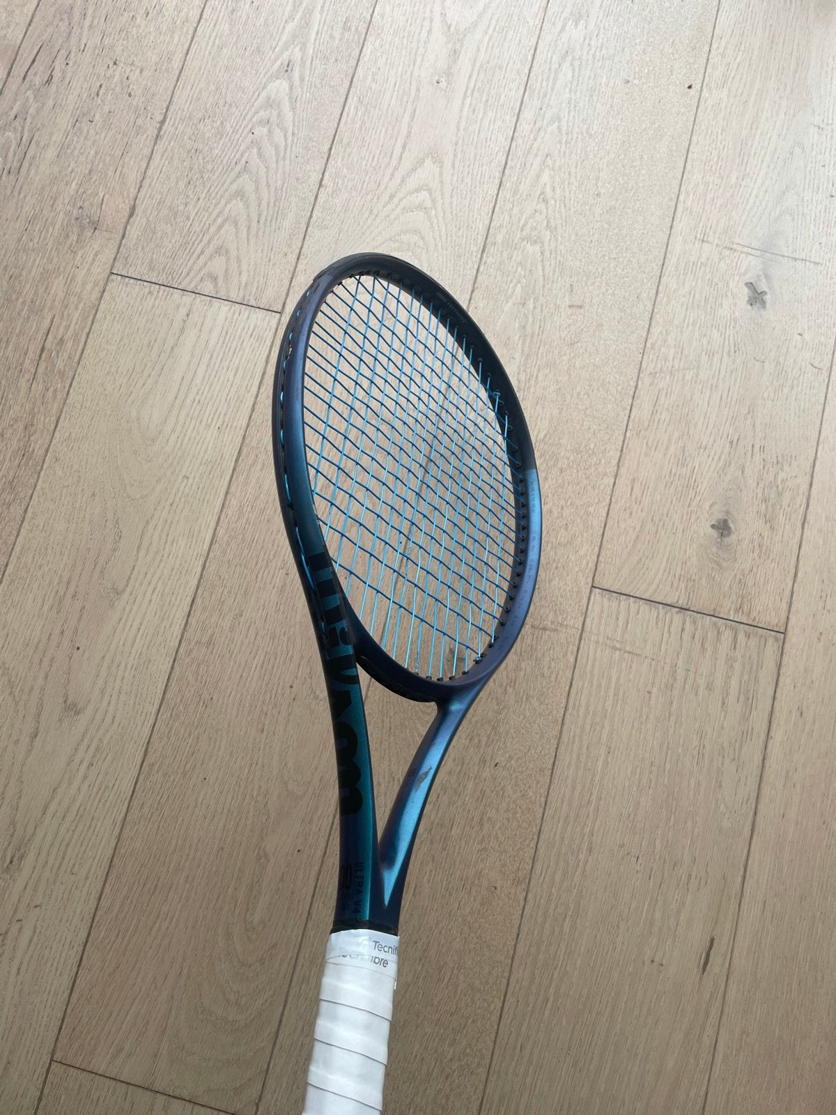 Wilson Ultra V4 100 Tennisracket - Nieuwe Grip & Snaren, Sport en Fitness, Ophalen of Verzenden, Zo goed als nieuw, Wilson, Racket