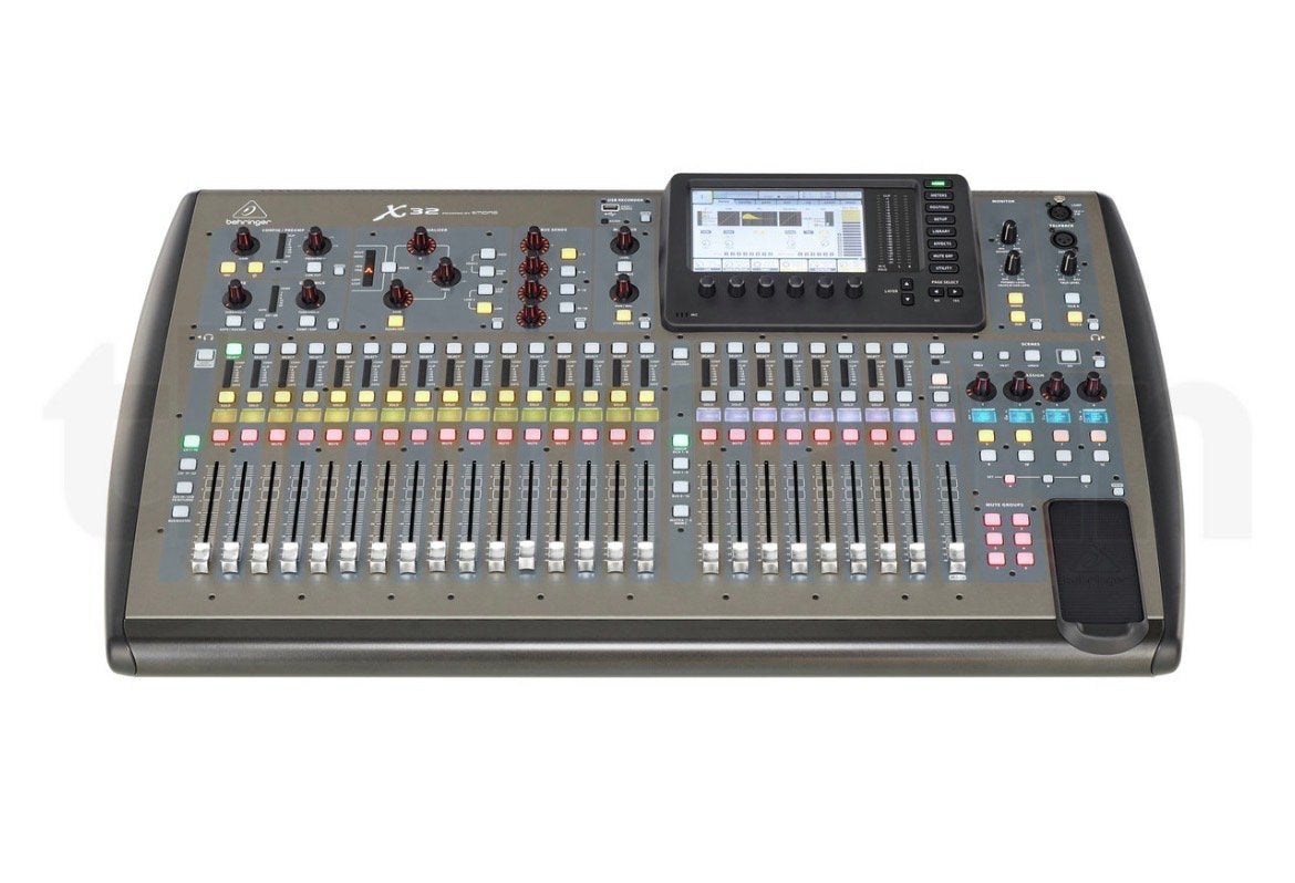 Behringer X32 met flightcase  en madi card en usb card, Muziek en Instrumenten, Mengpanelen, Ophalen, Gebruikt, 20 kanalen of meer