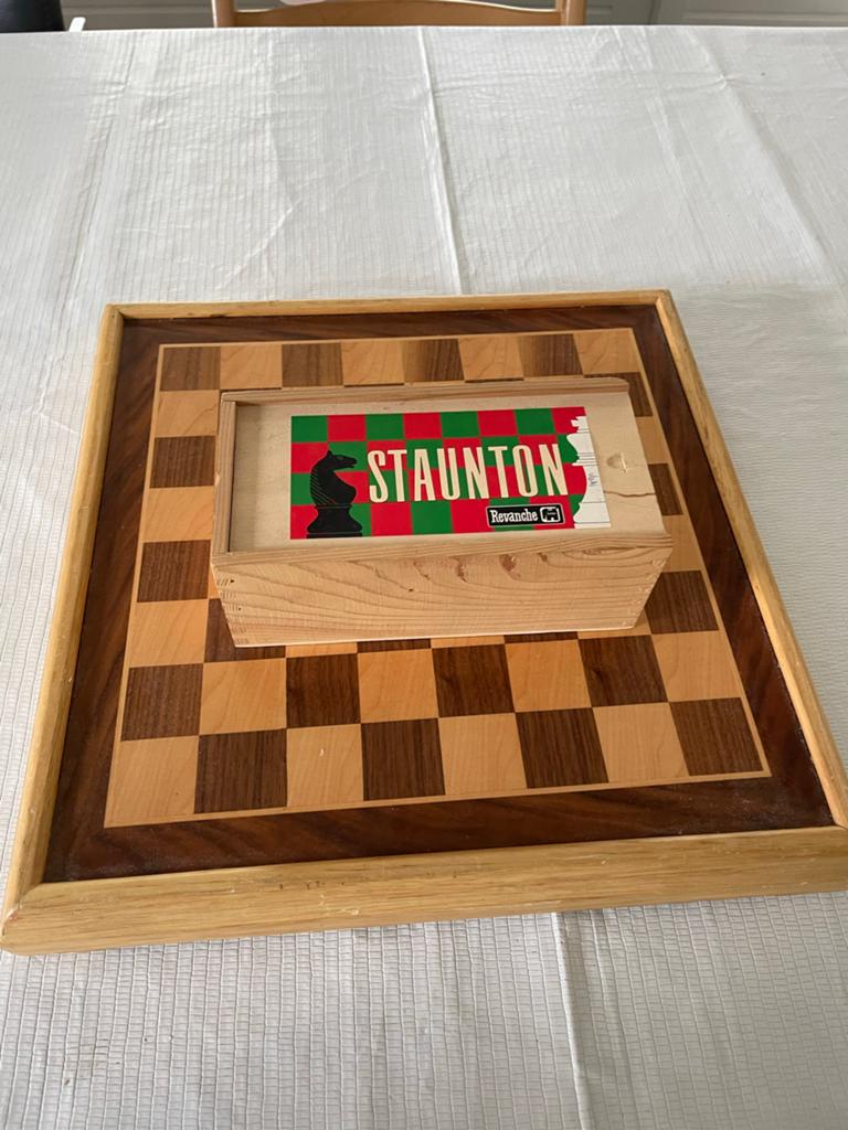 Houten Schaakspel met Staunton Stukken en Opbergdoos, Ophalen of Verzenden, Gebruikt, Schaken