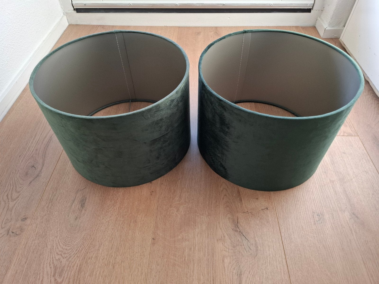 2 smaragd kleurige lampenkappen., Huis en Inrichting, Lampen | Lampenkappen, Ophalen, Rond, Overige materialen, 30 cm