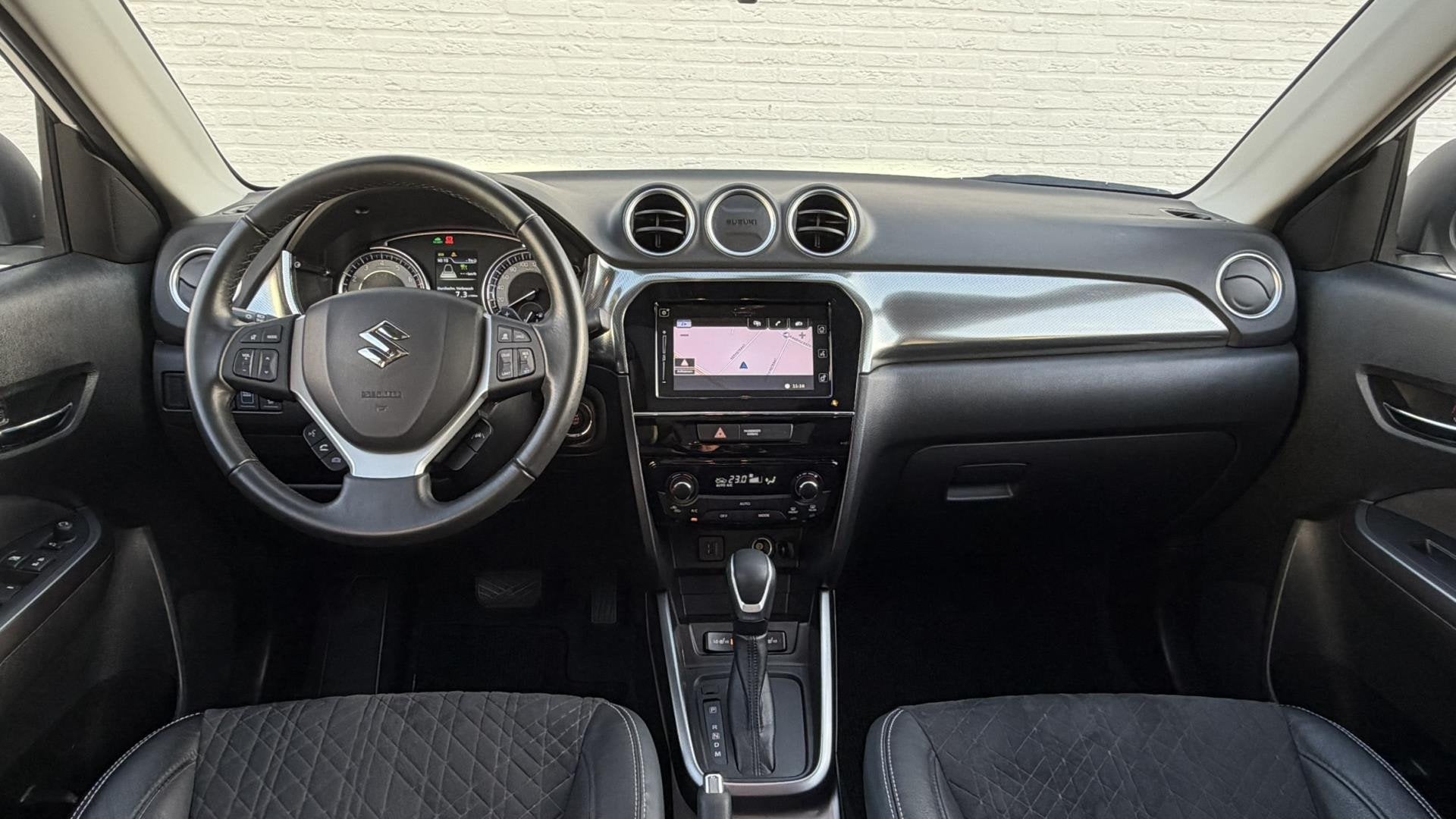 Suzuki VITARA 1.5 Hybrid Panorama Full led Automaat Camera+P, Dealer onderhouden, Gebruikt, 4 cilinders, 400 kg