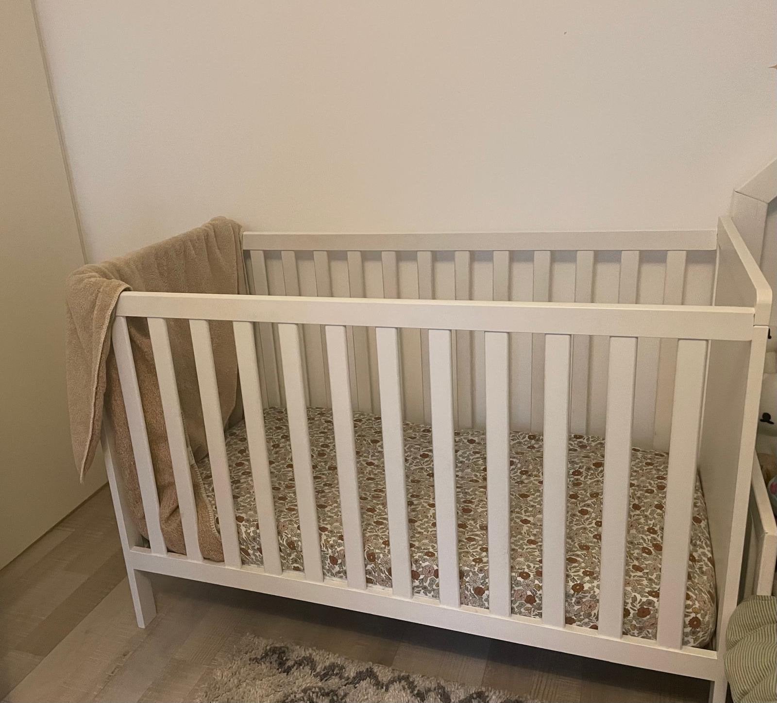 Wit ledikant met matras en hoeslakens van Little Dutch, Ophalen, Zo goed als nieuw, Ledikant