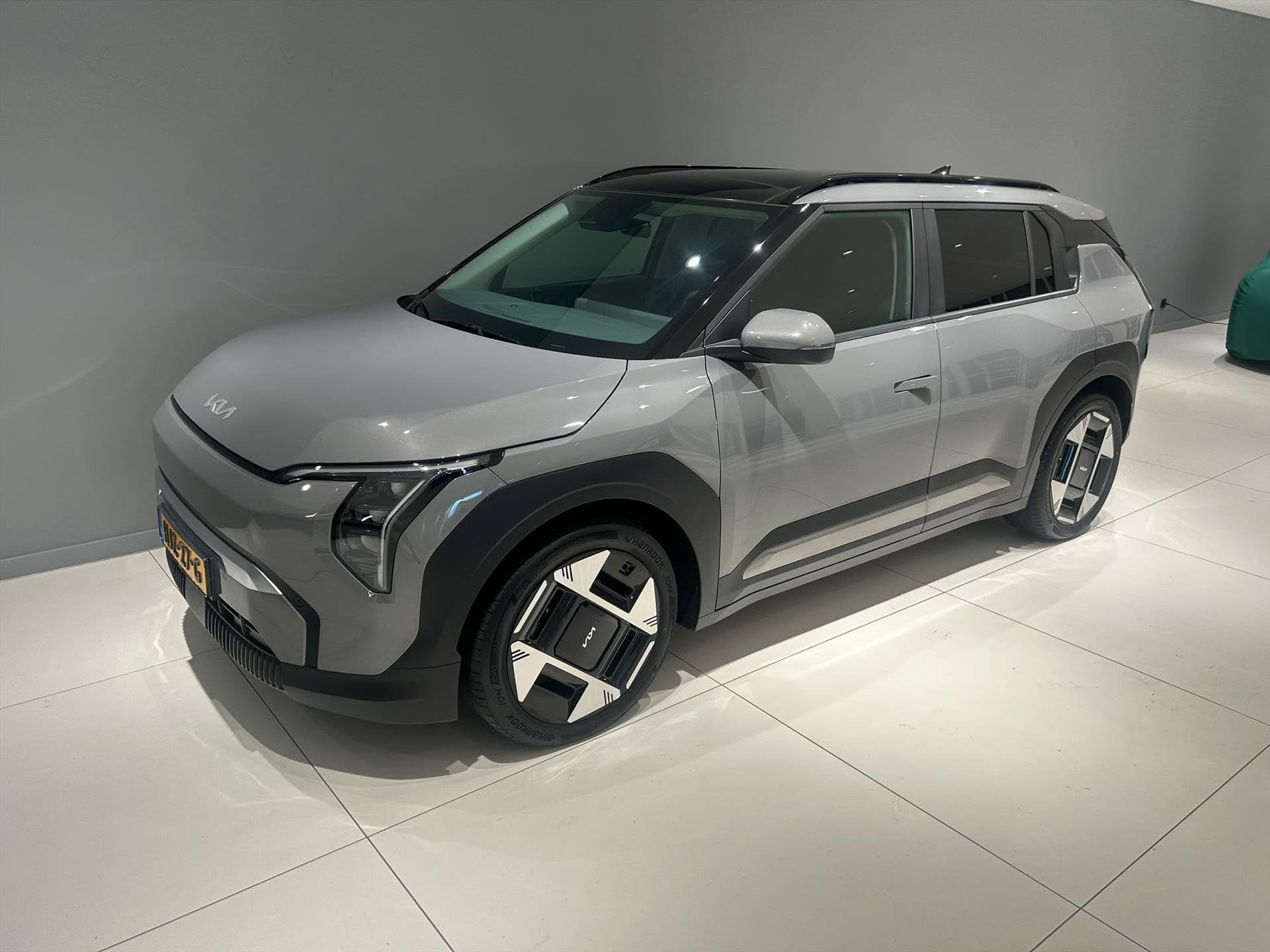 KIA Ev3 81,4 kWh 204pk Plus Advanced, Auto's, Kia, Zwart, 33 min, 68 pk, Origineel Nederlands