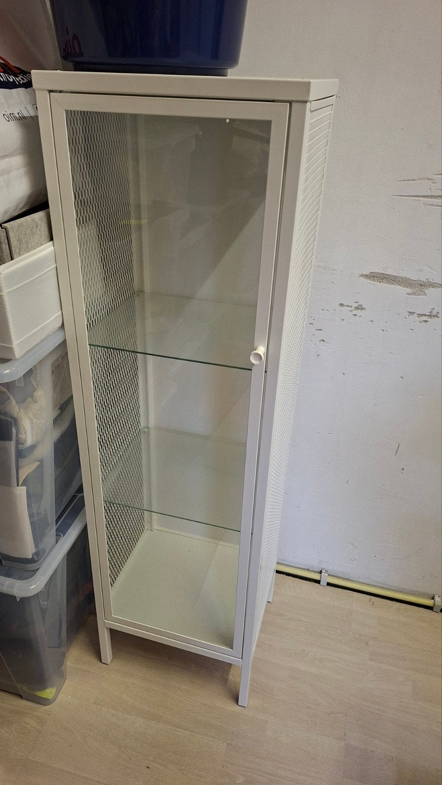 Ikea vitrinekast, Huis en Inrichting, Kasten | Vitrinekasten, Ophalen, Kunststof, Met deur(en), 50 tot 100 cm