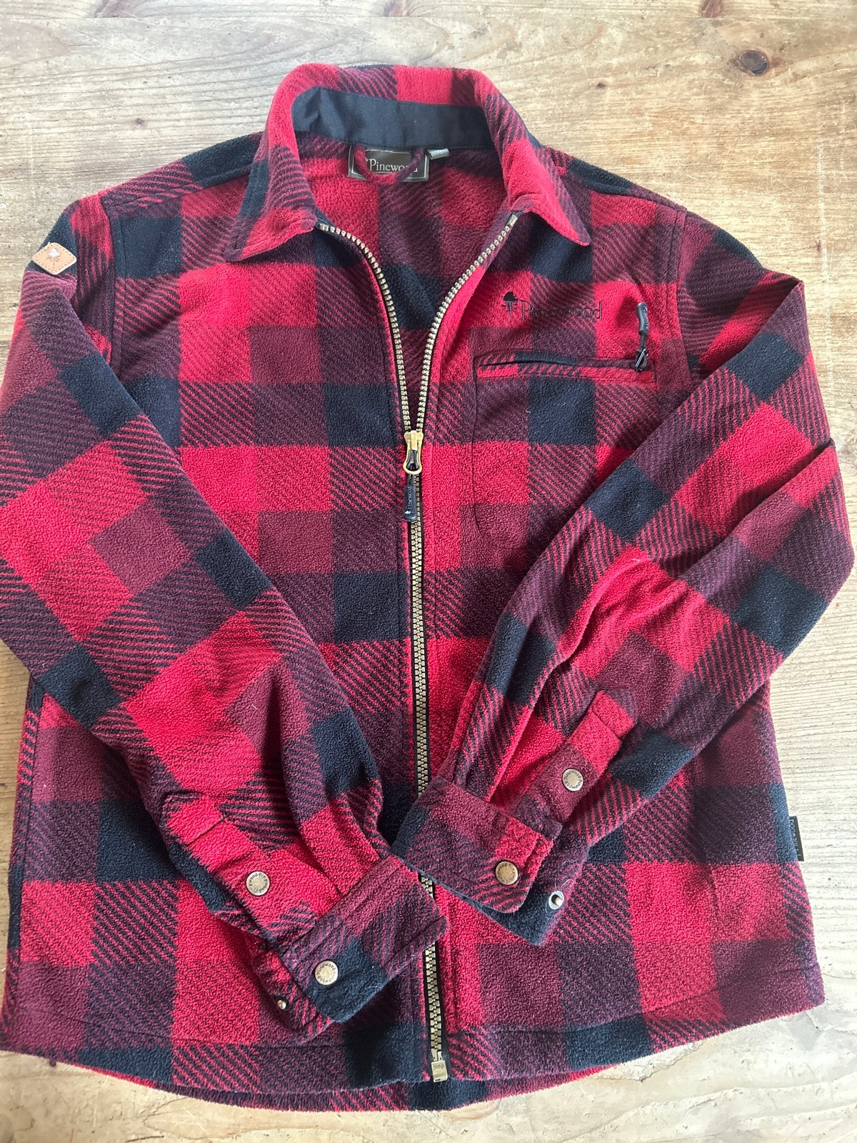 Pinewood Canada fleece jack rood/zwart maat 152, Ophalen of Verzenden, Gebruikt, Jongen, Jas