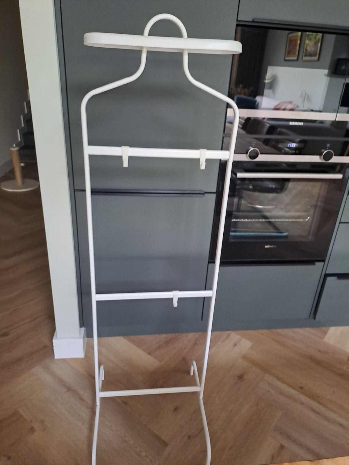 Witte kledingstandaard / valet stand, Ophalen, Zo goed als nieuw, Wit, Metaal