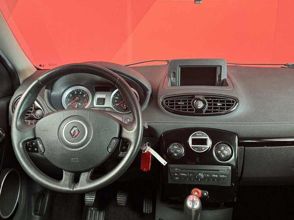 Renault Clio Estate 1.2 TCE Night & Day, Auto's, Renault, Voorwielaandrijving, Euro 5, Gebruikt, Zwart