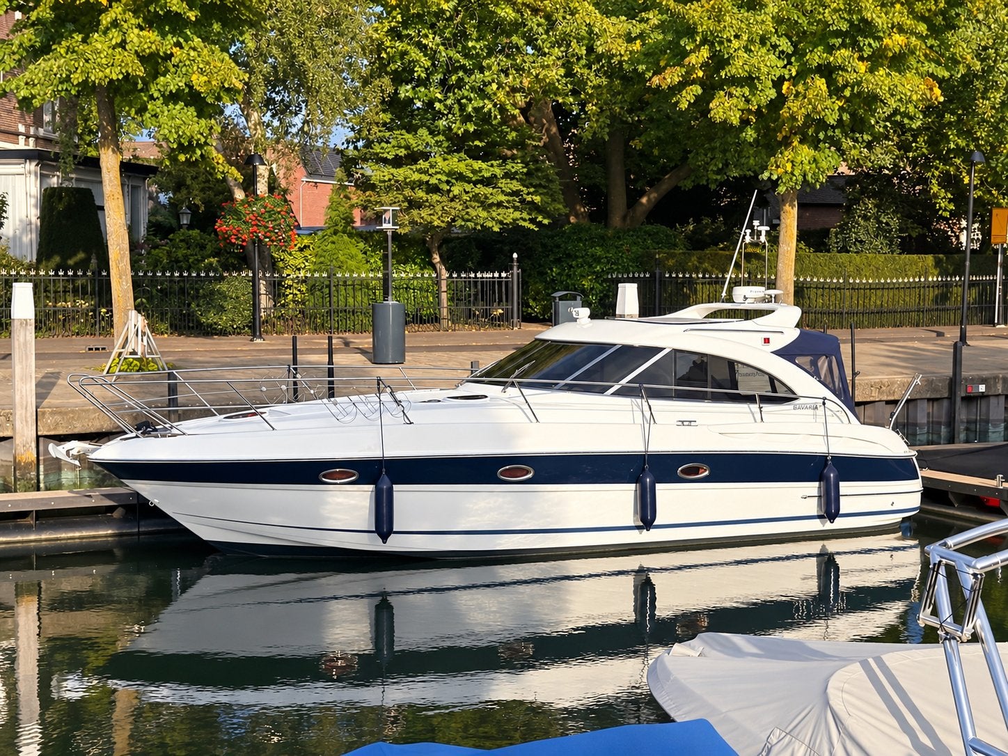 Bavaria 35 Sport HT – 2 x Volvo Penta D6-310 620pk  diesel, Ophalen, Diesel, Boegschroef, Zo goed als nieuw