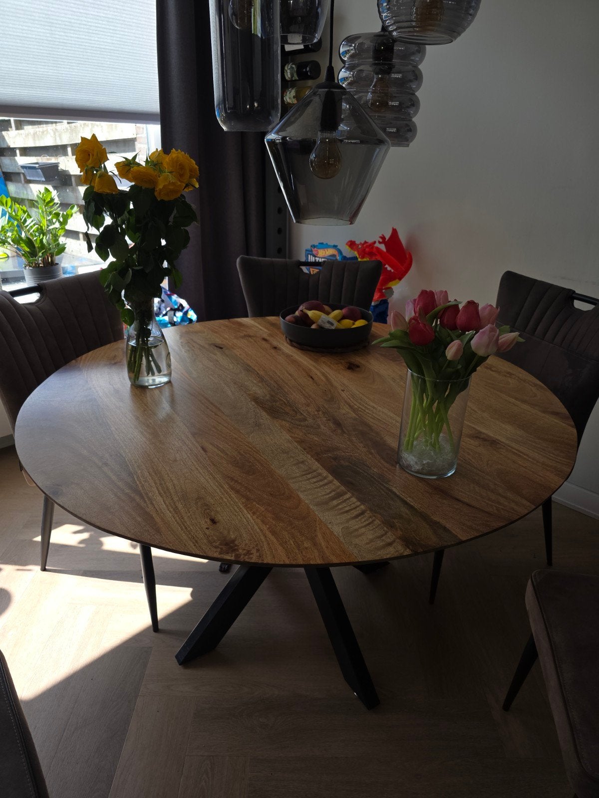 Ronde eettafel 130cm met stalen poot