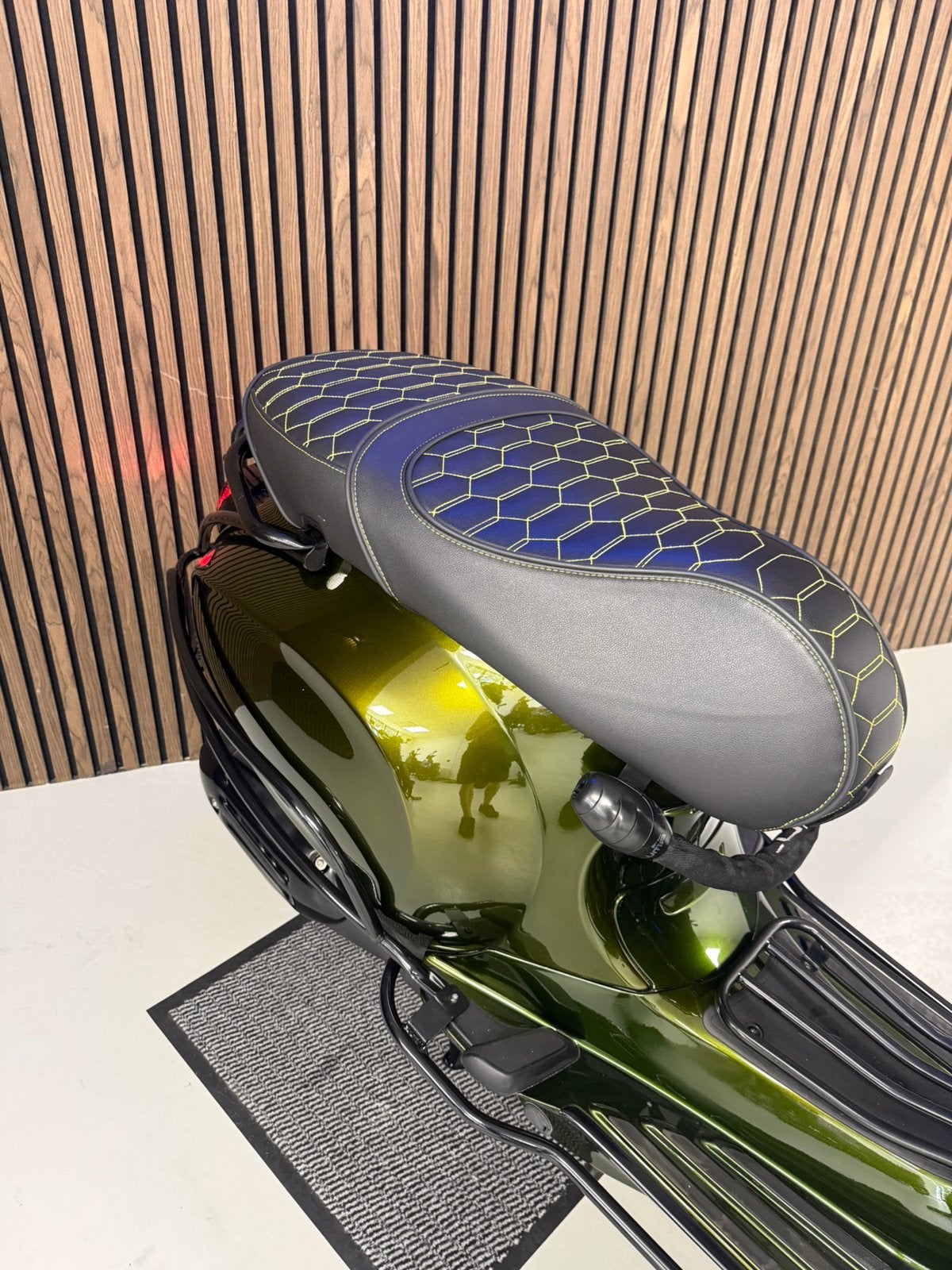 Vespa Sprint Candy pythongreen|2023|Nieuwstaat|Full option, Ophalen, Zo goed als nieuw, Benzine, Vespa S