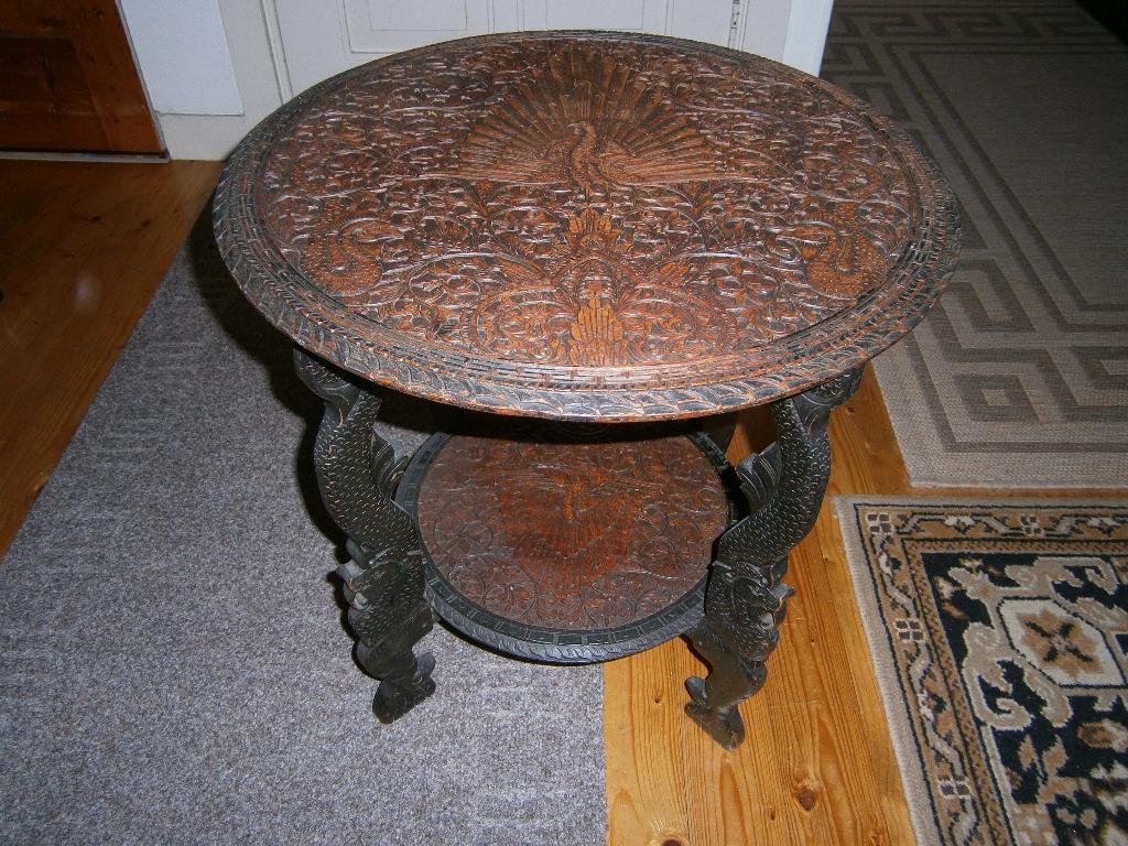 Javaanse bijzettafel, Ophalen
