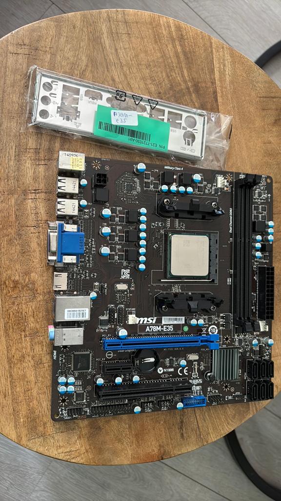 MSI A7-E35 Moederbord met processor, Ophalen of Verzenden, Zo goed als nieuw