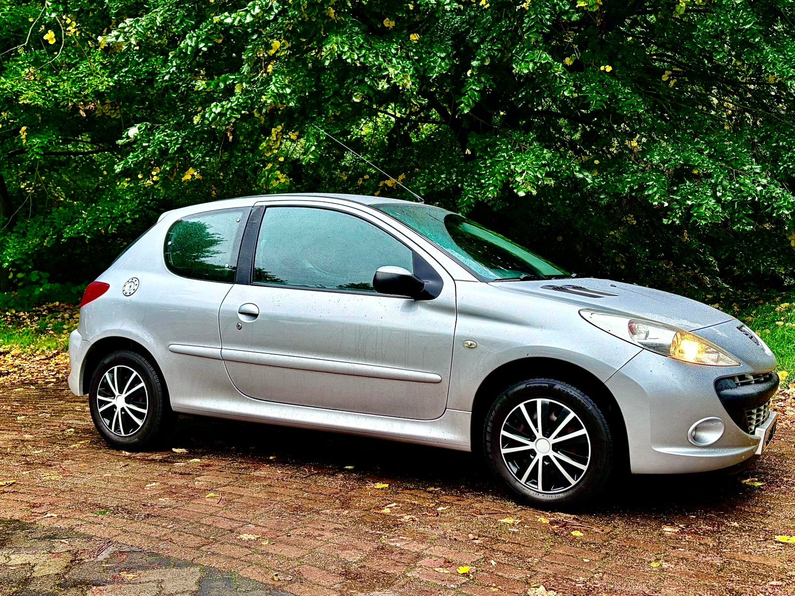 Peugeot 206+ 1.4 3D 2010 Grijs nette auto, Auto's, Voorwielaandrijving, 4 cilinders, Origineel Nederlands, Handgeschakeld