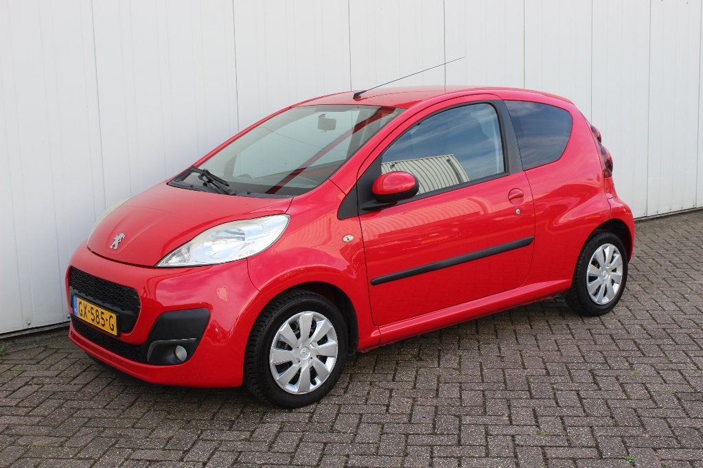 Peugeot 107 1.0 68PK 3-DEURS Première AIRCO ZEER MOOI ! !, Auto's, Voorwielaandrijving, Stof, Zwart, 68 pk