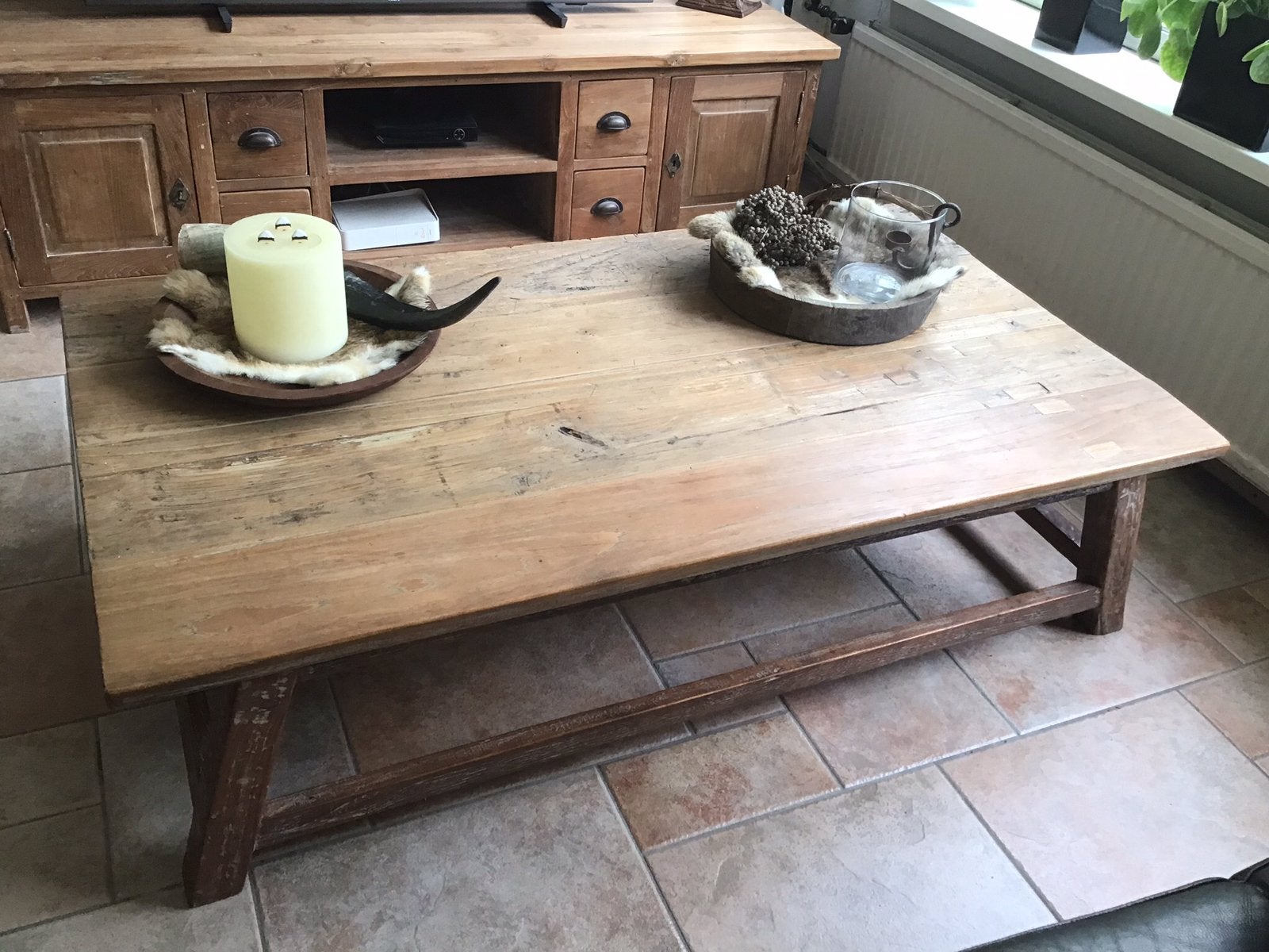 Gezellige landelijke geleefde oud teak houten salontafel, Ophalen, 100 tot 150 cm, 50 tot 100 cm, Zo goed als nieuw