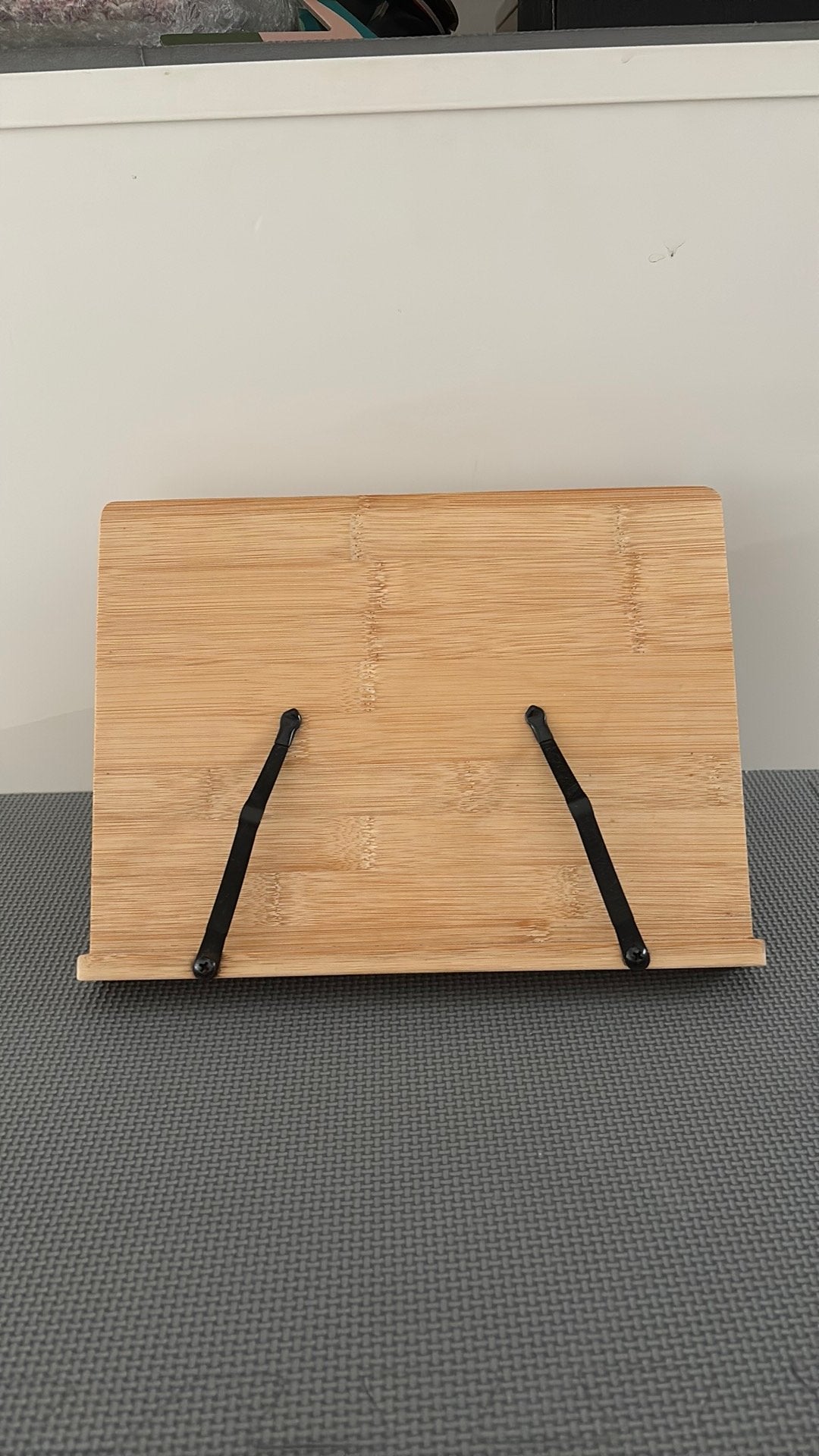 Book holder, Ophalen