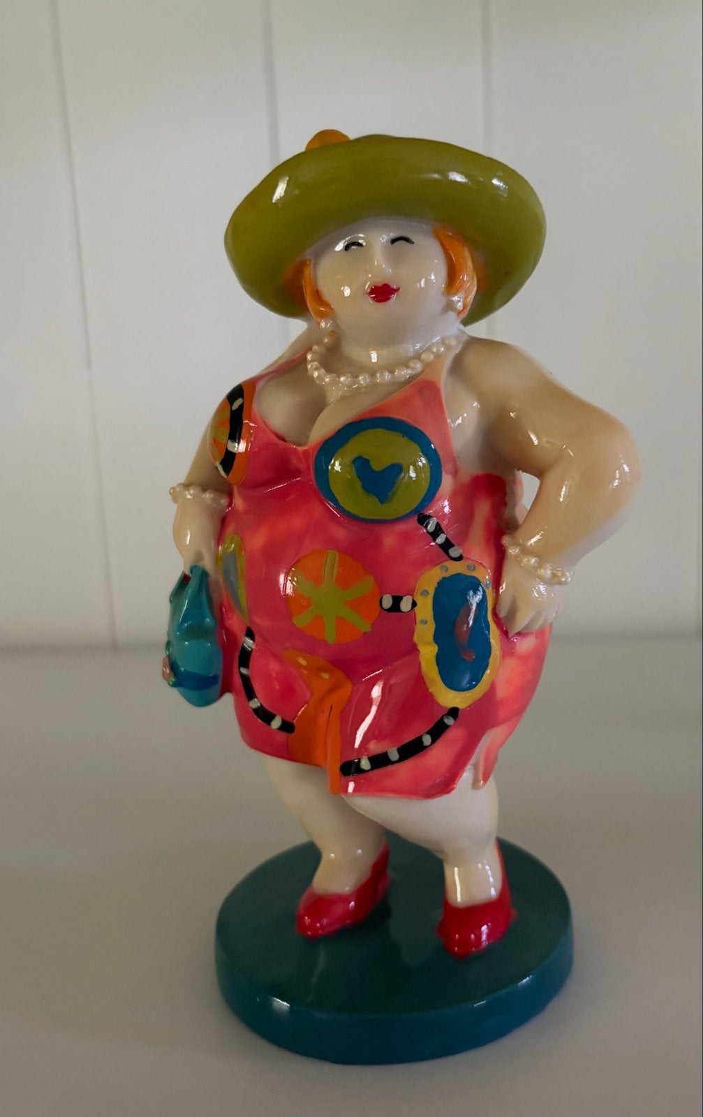 Beeldje 'Dikke Dame' met handtas, 16 cm hoog, Verzamelen, Beelden en Beeldjes, Ophalen of Verzenden, Zo goed als nieuw, Mens