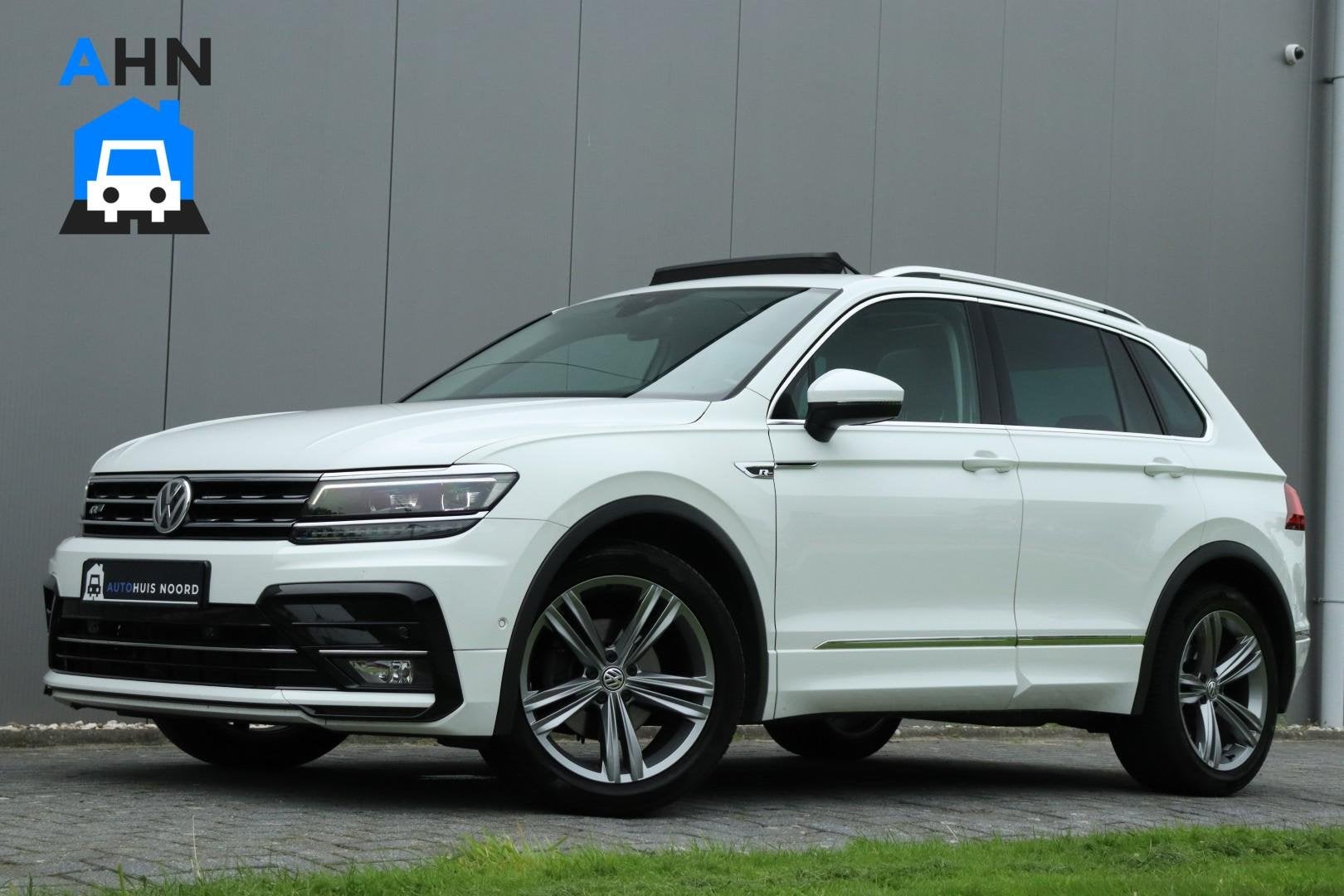 Volkswagen Tiguan 1.5 TSI / R-Line / DSG / 150PK / LED / Pan, 15 km/l, Zwart, 150 pk, Alcantara