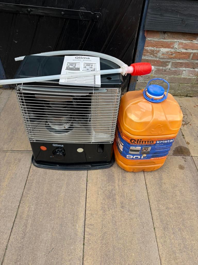 Qlima Petroleumkachel + 20L Qlima Kristal brandstof + pomp, Huis en Inrichting, Ophalen, Zo goed als nieuw, Overige brandstoffen