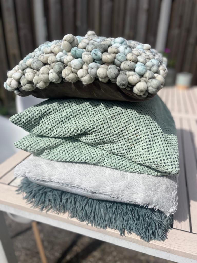 Vijf leuke kussentjes (groen/grijze tonen), Huis en Inrichting, Woonaccessoires | Kussens, Ophalen, Zo goed als nieuw, Groen, Vierkant
