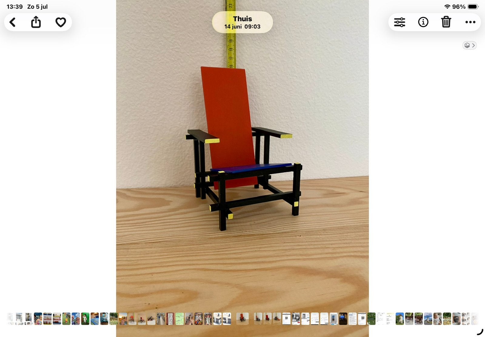 Miniatuur Rietveld stoeltje Rood Blauw 1 : 6, Ophalen of Verzenden