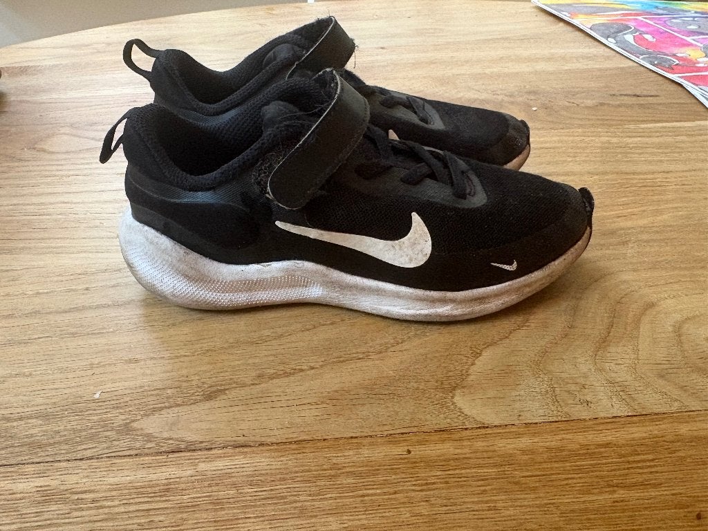 Nike schoenen kind, Ophalen, Jongen of Meisje, Schoenen, Zo goed als nieuw