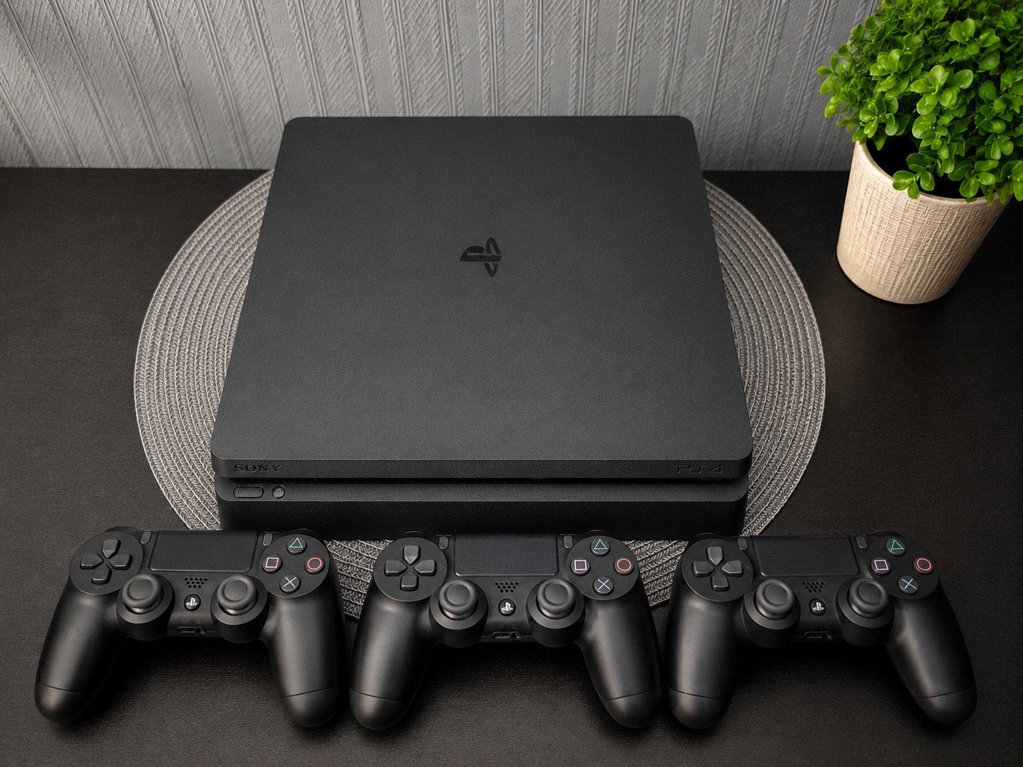 PlayStation 4  met 3 controllers, Spelcomputers en Games, Spelcomputers | Sony PlayStation 4, Ophalen of Verzenden, Zo goed als nieuw