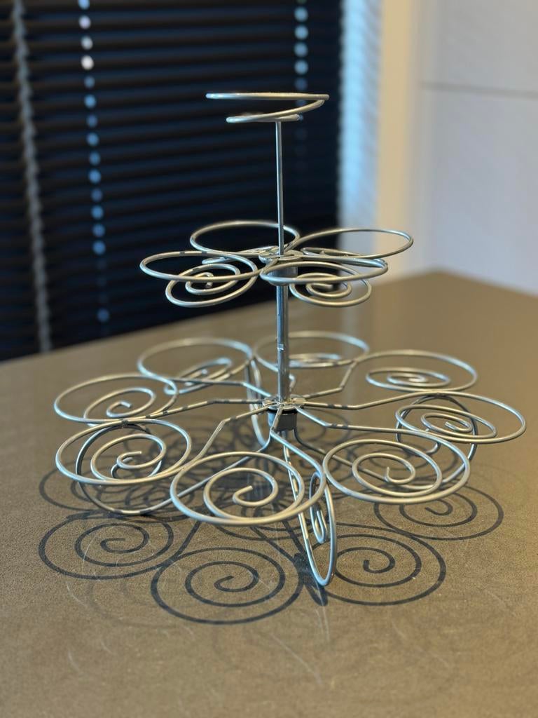 Metalen cupcake standaard, Ophalen, Zo goed als nieuw