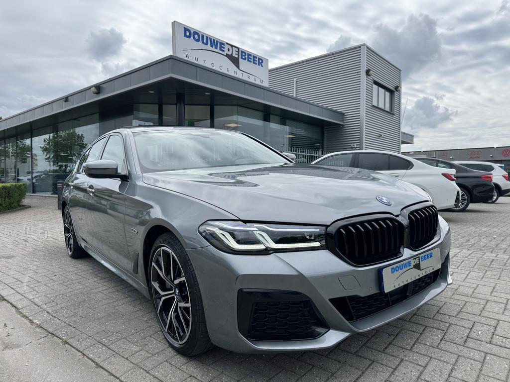 BMW 5 Serie 530e M-sport Schuifdak | Dr.ass.pro | Trekhaak |, Automaat, Achterwielaandrijving, Gebruikt, Euro 6