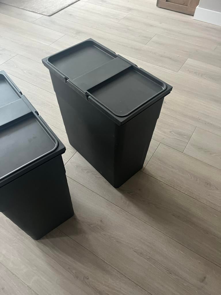 Set van 2 afvalbakken - Donkergrijs - Zo goed als nieuw, Kunststof, 40 liter of meer, Ophalen of Verzenden, Zo goed als nieuw