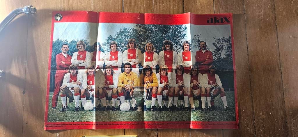 Vintage Ajax poster met Cruyff en team uit de jaren '70, Verzamelen, Gebruikt, Rechthoekig Liggend, Ophalen of Verzenden, Sport
