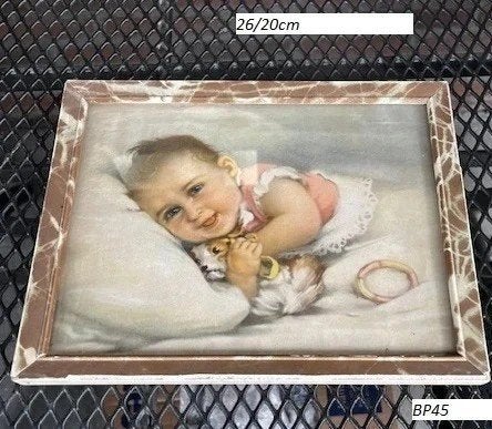 2 oude lijstjes met afbeelding baby, Ophalen of Verzenden