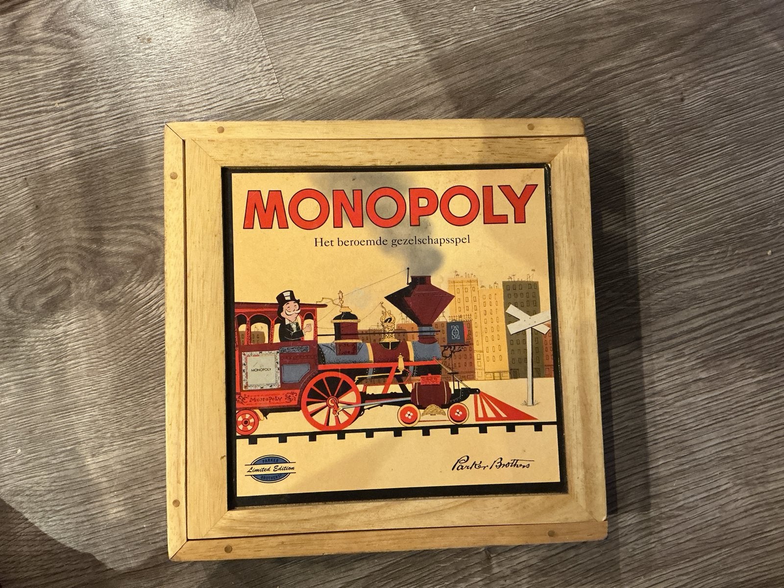 Monopoly Limited Edition - Het beroemde gezelschapsspel, Drie of vier spelers, Ophalen of Verzenden, Zo goed als nieuw