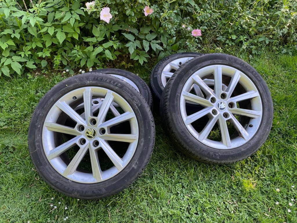 Set velgen Skoda Octavia met zomerbanden, Ophalen, Gebruikt, Banden en Velgen, 17 inch